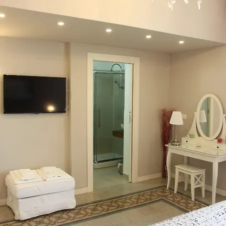 לינה וארוחת בוקר Cutelli 4*