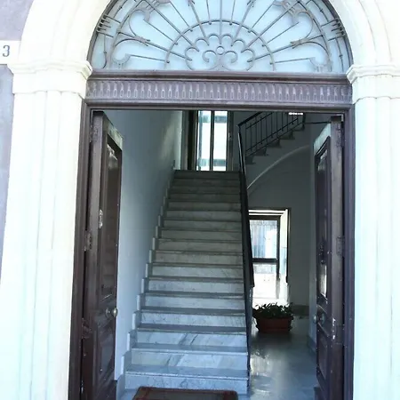 לינה וארוחת בוקר Cutelli 4*